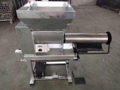 湖北互赢食用菌机械有限公司 小型电磁装袋机 脚踏式图1