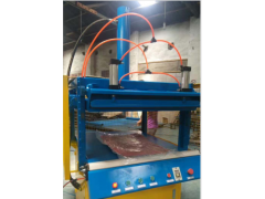 成都枕头打包机，枕芯液压式自动压缩封口机图1