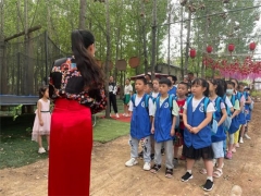 探秘蘑菇基地——新华小记者走进菇菌的生长世界 ()
