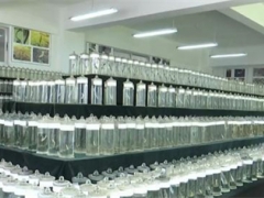 昆明有全球最大的虫草标本馆和菌株基因库 ()